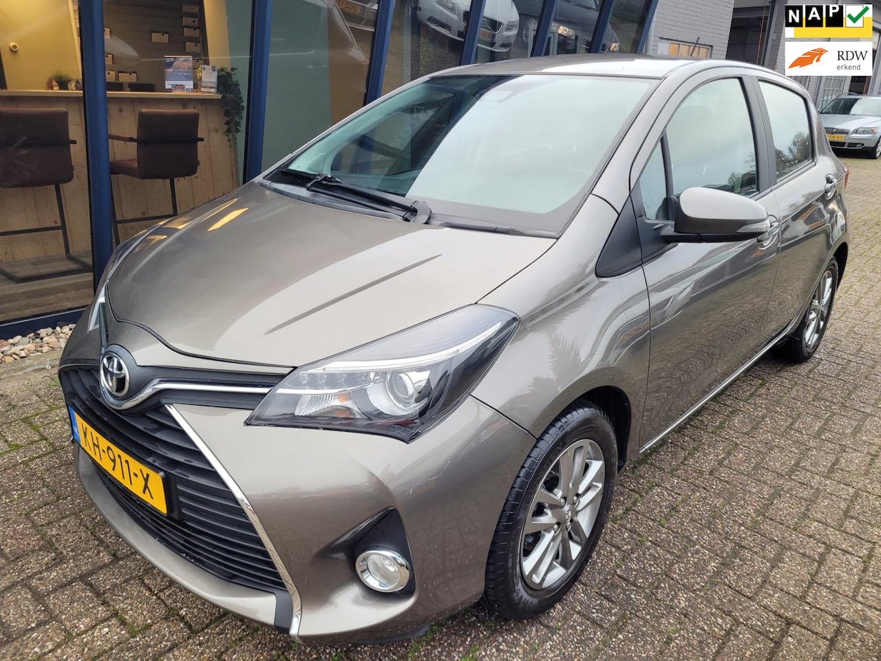 Toyota Yaris - 1.3 VVT-i Trend NAVI / CAMERA / CRUISE CONTROL - AutoWereld.nl