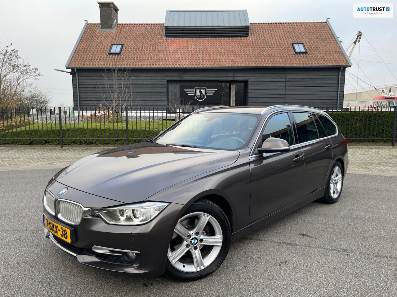 BMW 3-serie Touring - 320i i/184pk High-Executive Automaat M/Leder Navi Led-Xenon 17"lm - AutoWereld.nl