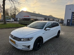 Volkswagen Passat Variant - 1.4 TSI GTE Connected Series Plus pano