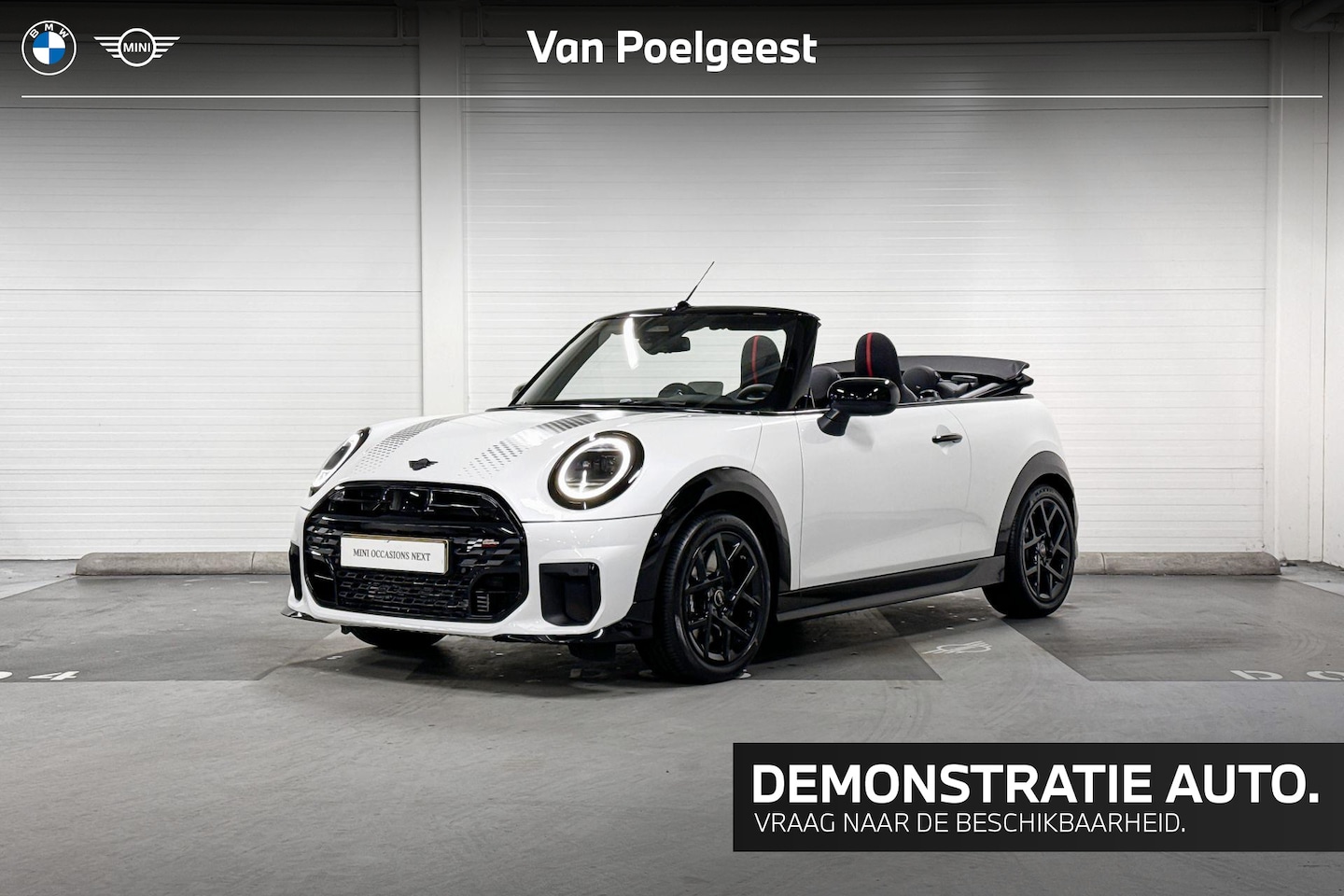 MINI Cabrio - C | John Cooper Works Uitvoering | Pakket M | 17" JCW Sprint Spoke Black Jet Black - AutoWereld.nl