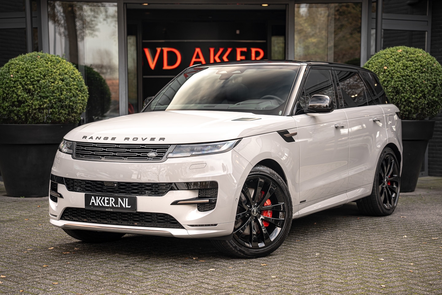 Land Rover Range Rover Sport - LANDROVER P550e Autobiography | Massage | Vierwielsturing | 23 Inch | Head-up | 360° Camer - AutoWereld.nl