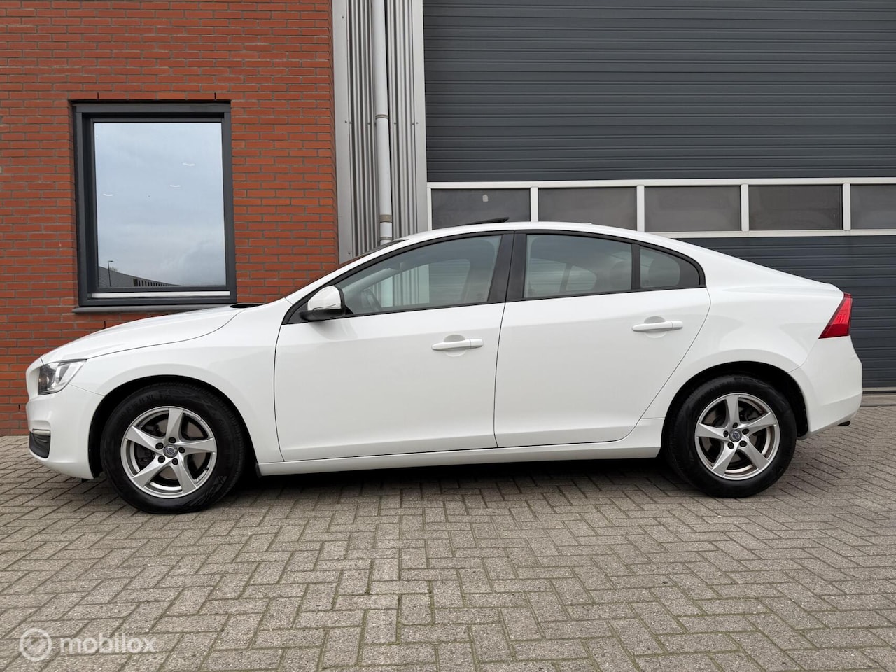 Volvo S60 - 1.5 T3 Geartr. Kinetic - Dealer o.h. - s/k dak - AutoWereld.nl