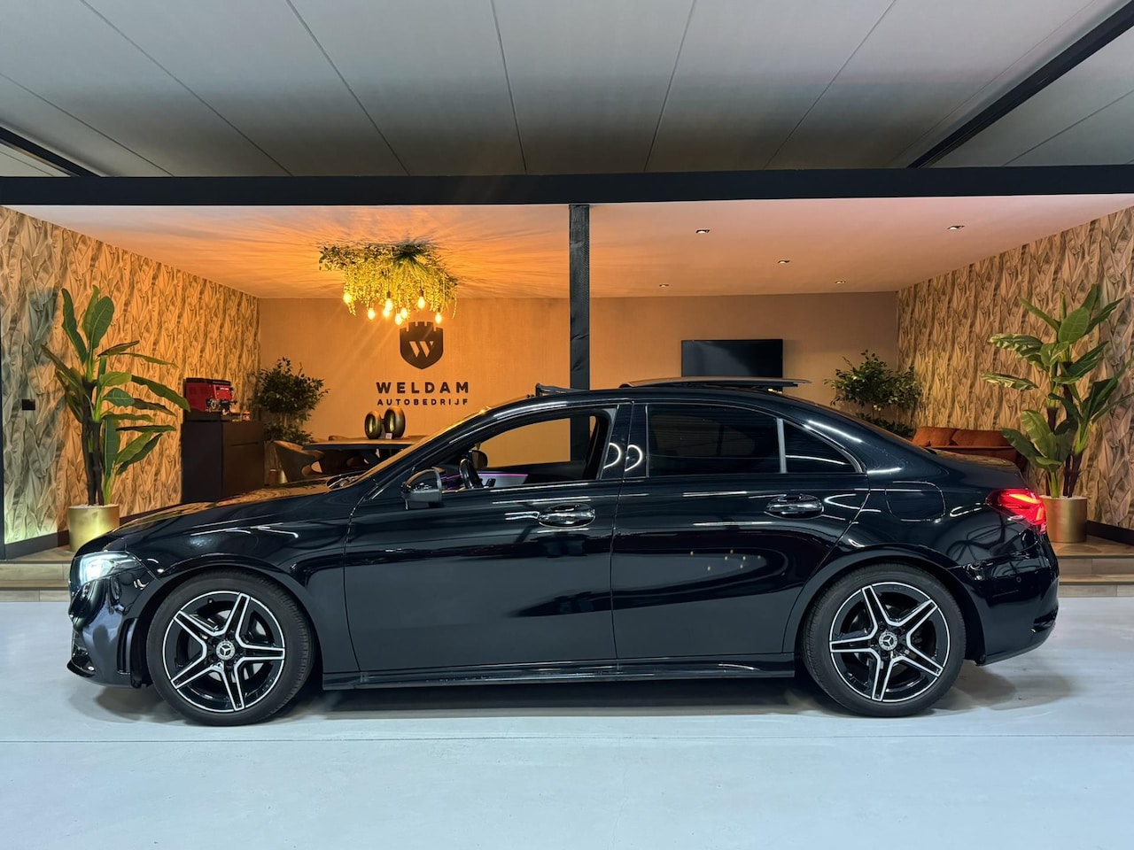 Mercedes-Benz A-klasse - 180 Business Solution AMG Garantie NAP Memory Pano Ambient Carplay Night Cruise Clima Navi - AutoWereld.nl