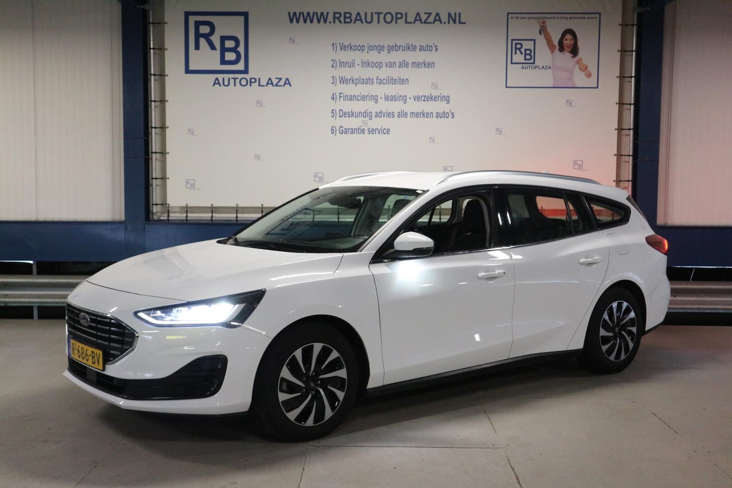 Ford Focus Wagon - 1.0 EcoBoost Hybrid Titanium 12 MAANDEN GARANTIE ! - AutoWereld.nl