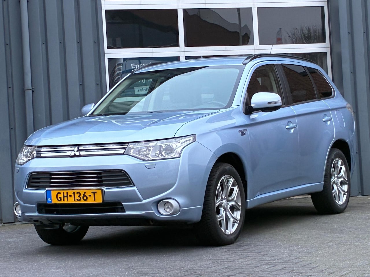 Mitsubishi Outlander - 2.0 PHEV Executive Edition Navigatie Camera Trekhaak - AutoWereld.nl