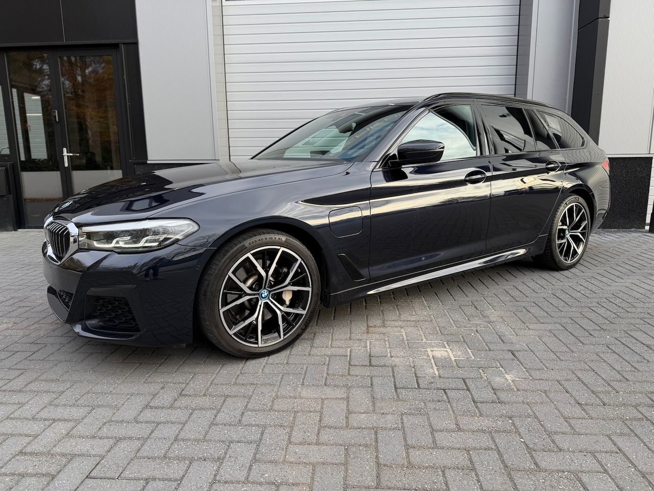 BMW 5-serie Touring - 530e M Sport / Apple Carplay / LED / PHEV / Stoel Verwarming - AutoWereld.nl