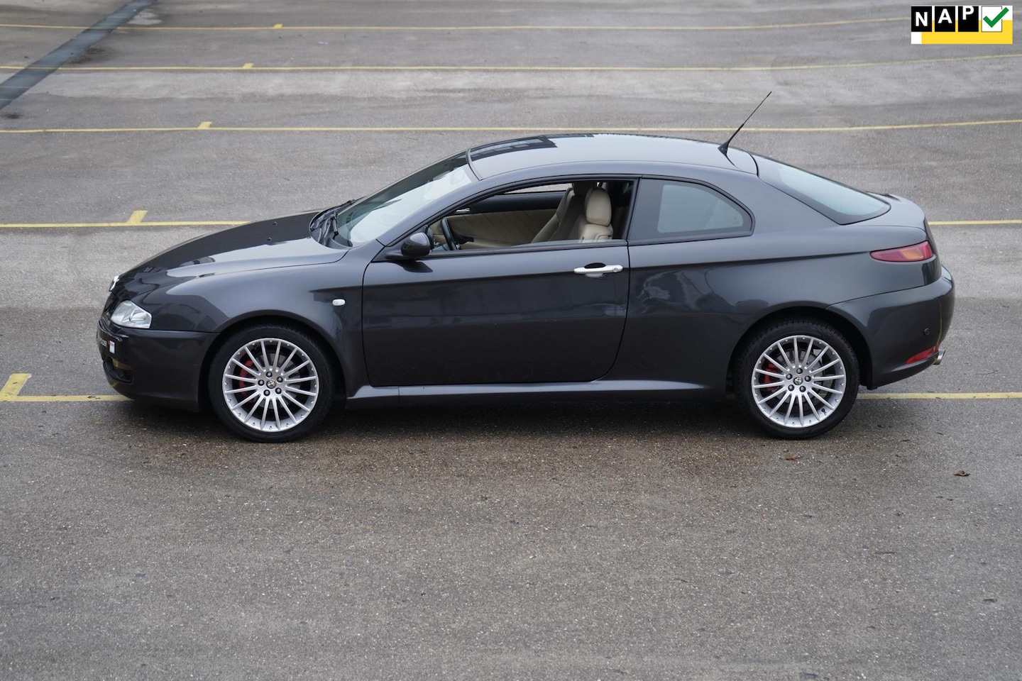 Alfa Romeo GT - 2.0 JTS Distinctive 2.0 JTS Distinctive - AutoWereld.nl