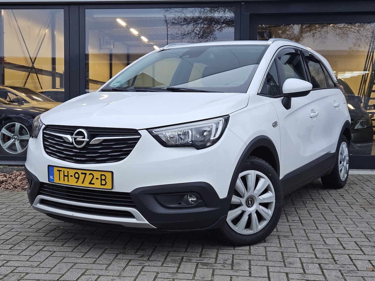 Opel Crossland X - 1.2 Innovation + NAVIGATIE + HALF LEER + KLIMA + CRUISE - AutoWereld.nl