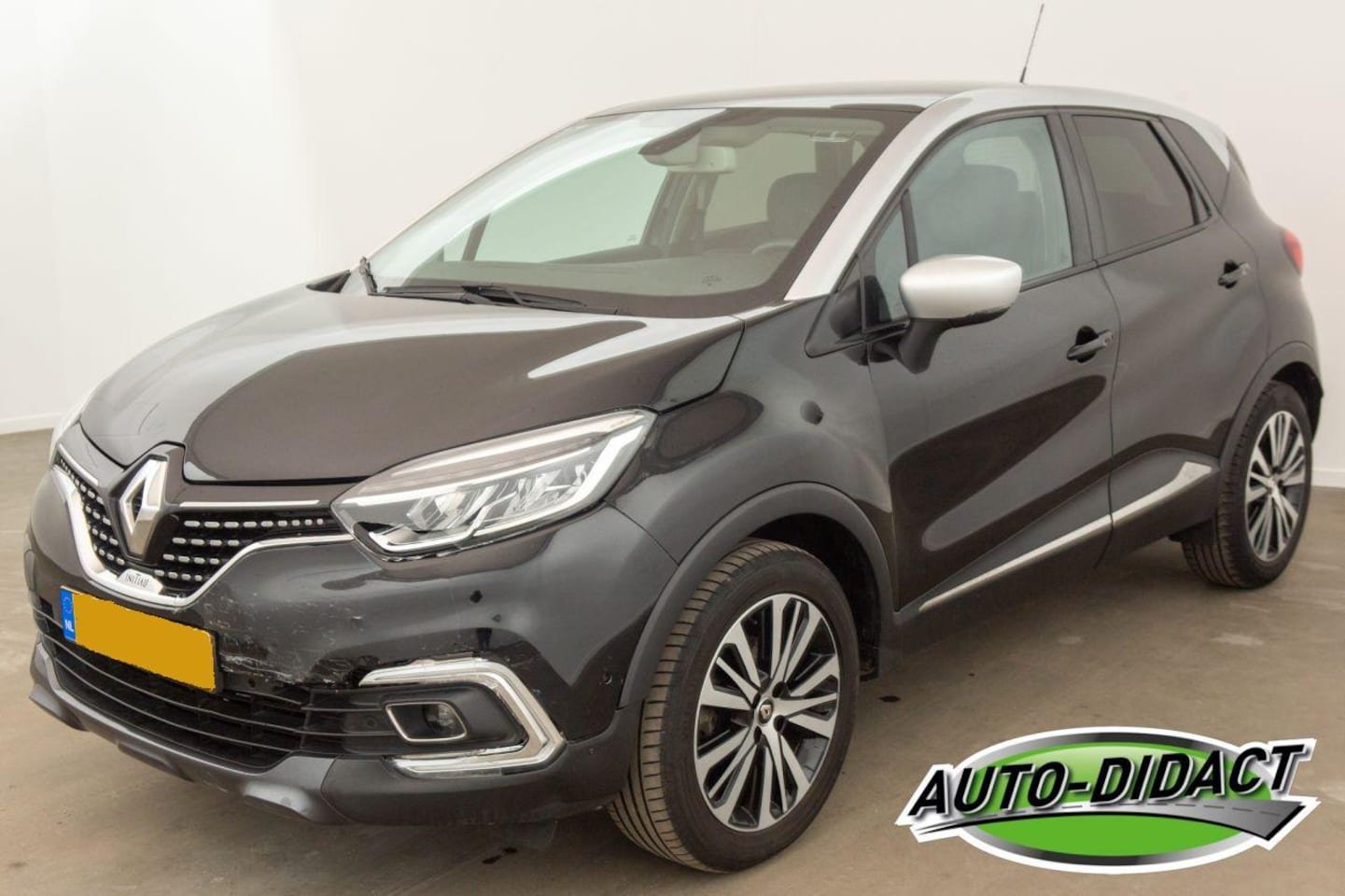 Renault Captur - 1.2 TCe 91.432 km Leder Camera Pano Clima Navi Initiale Paris - AutoWereld.nl