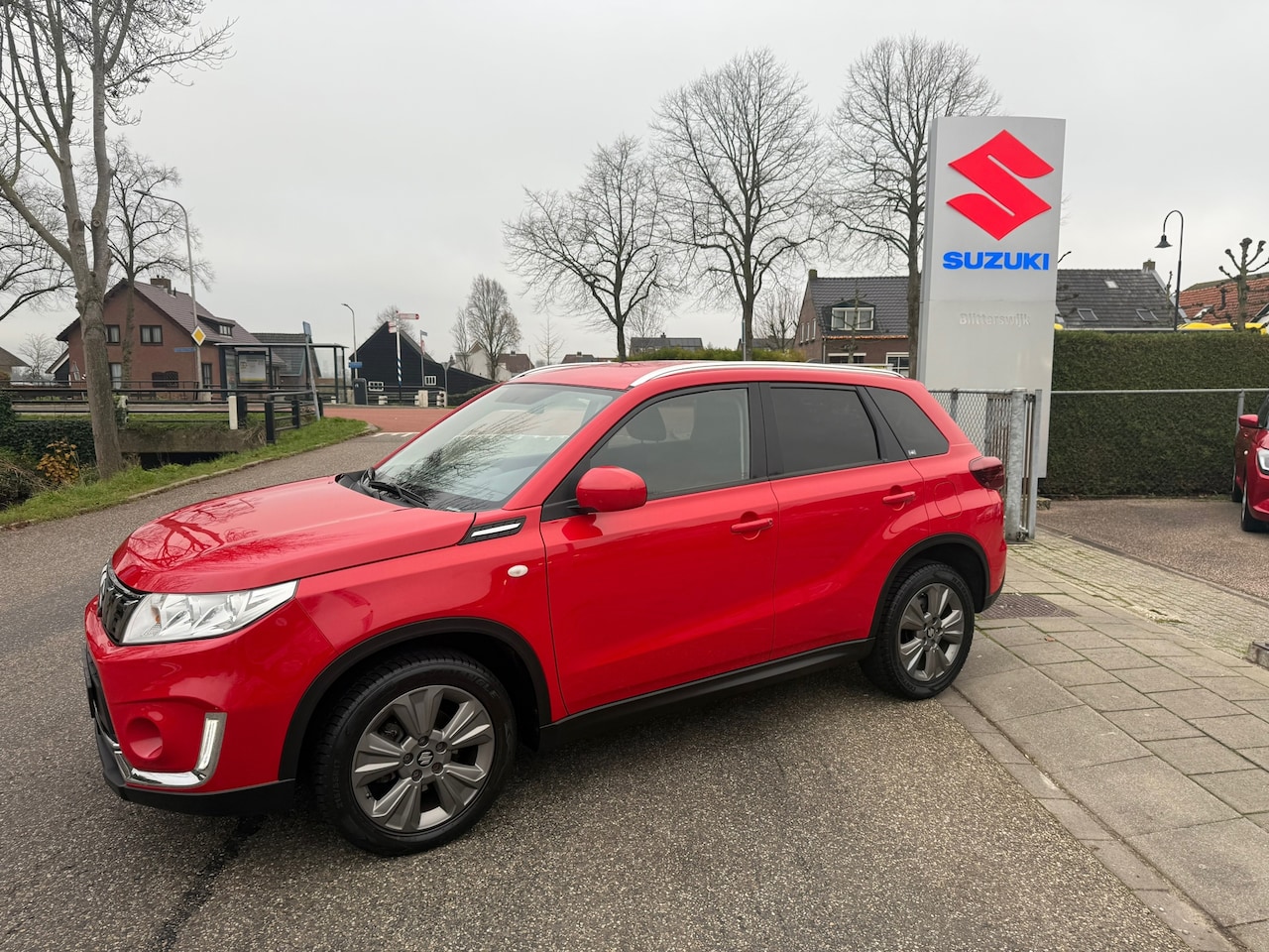 Suzuki Vitara - 112 pk Boosterjet Select // AUTOMAAT // Weinig kilometers // Navigatie // Rijklaarprijs! - AutoWereld.nl