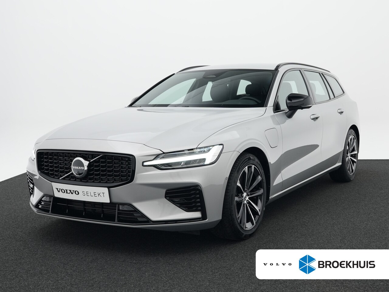 Volvo V60 - 2.0 T6 Plug-in hybrid AWD Plus Dark | 360° Camera | Harman Kardon | Nappa Sportstoelen | A - AutoWereld.nl