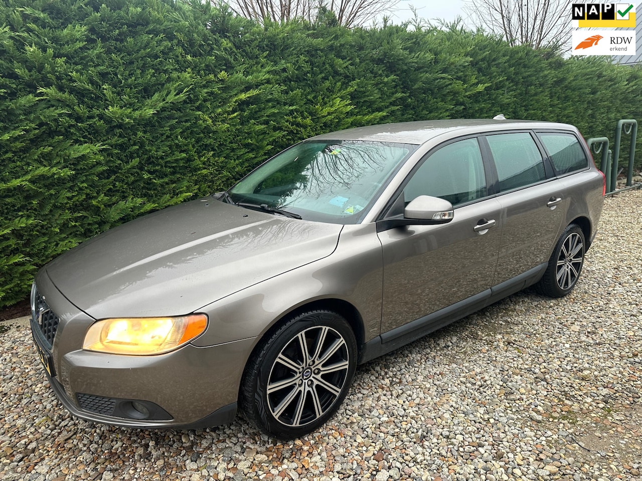 Volvo V70 - 2.5T FACELIFT! AIRCO 5 CILINDER TREKHAAK - AutoWereld.nl