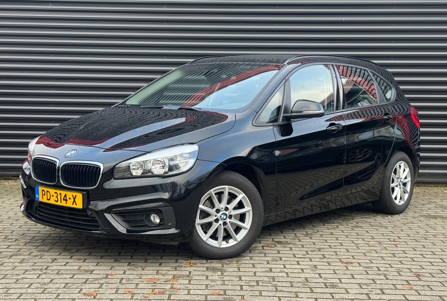 BMW 2-serie Active Tourer - Sportstoelen | Comfort Pakket | Verwarmde Stoelen | Parkeersensor Voor/Achter | LED DRL | - AutoWereld.nl