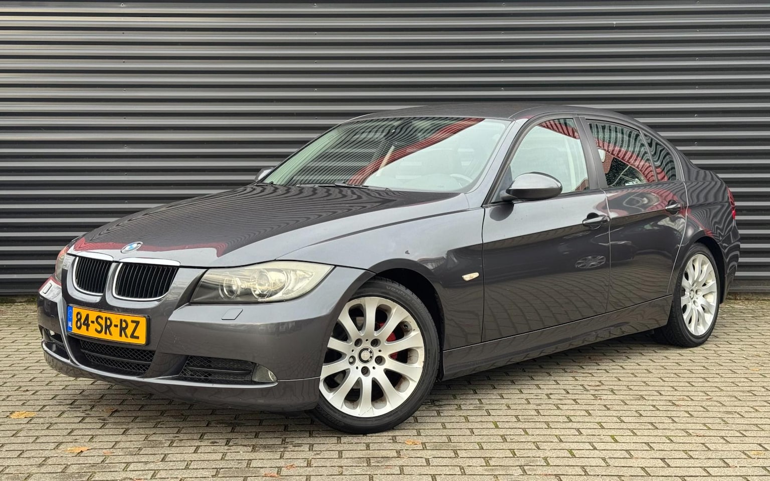 BMW 3-serie - 320i High Executive NAP | Airconditioning | Trekhaak | Navigatie | 17'' Lichtmetalen velge - AutoWereld.nl