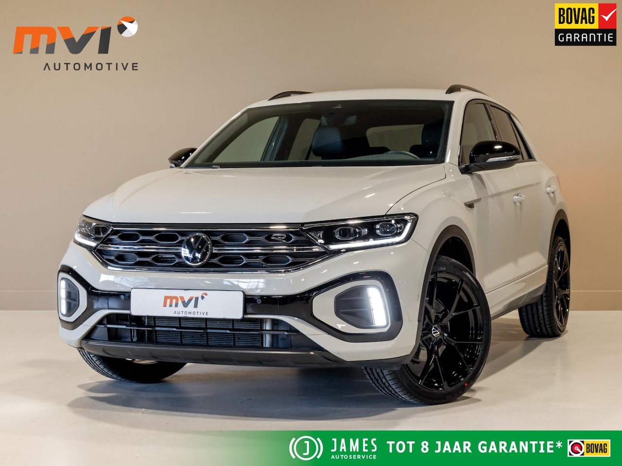Volkswagen T-Roc - 1.5 TSI R-Line Blackstyle / 150pk / Stoel en stuur verwarming / Achteruitrij camera / Keyl - AutoWereld.nl