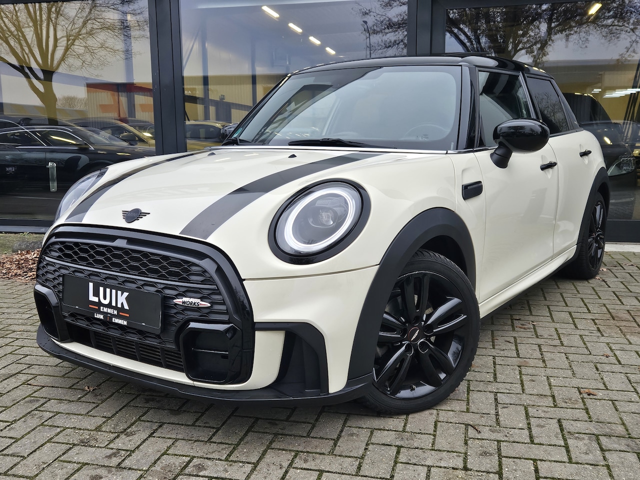 MINI John Cooper Works - Mini 1.5 Cooper Trim + BLACK OPTIC + PANO DAK + LED + VOLLEER - AutoWereld.nl