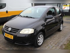 Volkswagen Fox - 1.2 Trendline Black Edition LM-Velgen Parkeersensoren Bluetooth Elec pakket NAP APK
