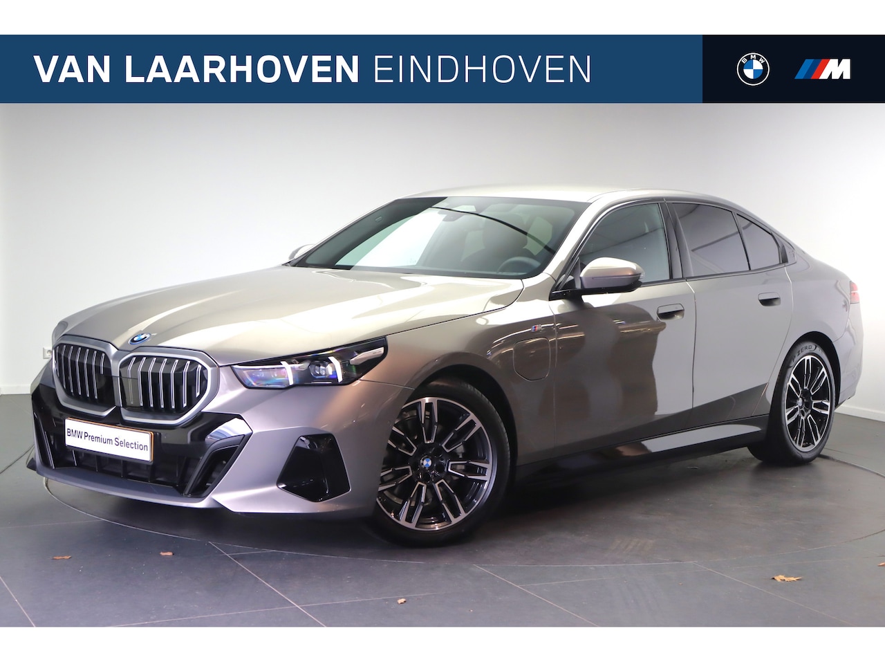 BMW 5-serie - 530e M Sport Automaat / Trekhaak / Achteruitrijcamera / Adaptieve LED / Comfort Access / P - AutoWereld.nl