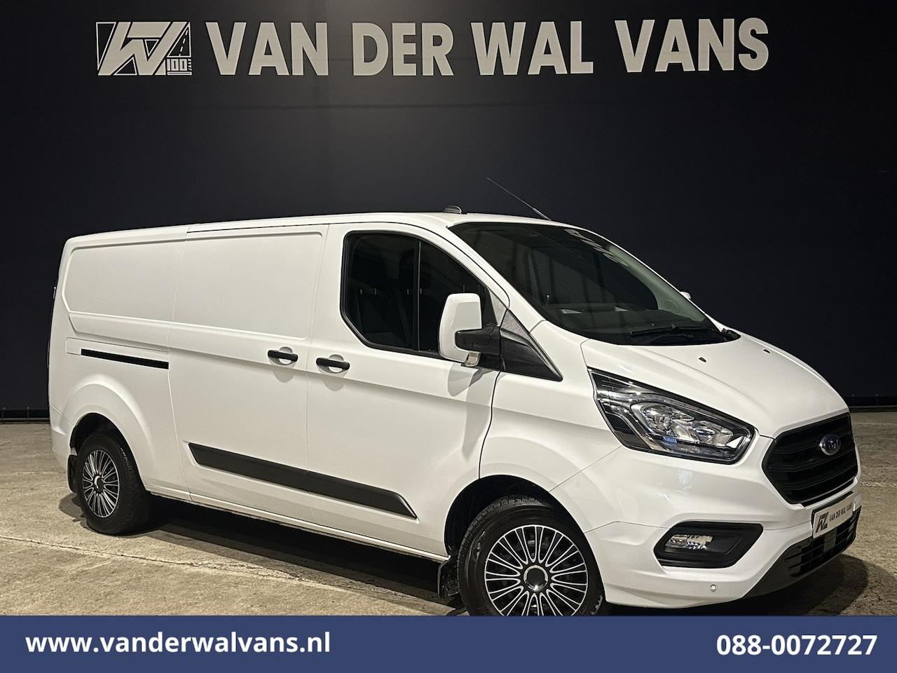 Ford Transit Custom - 2.0 TDCI 131pk L2H1 Euro6 Airco | LED | Apple Carplay | Cruisecontrol | 2800kg Trekhaak | - AutoWereld.nl