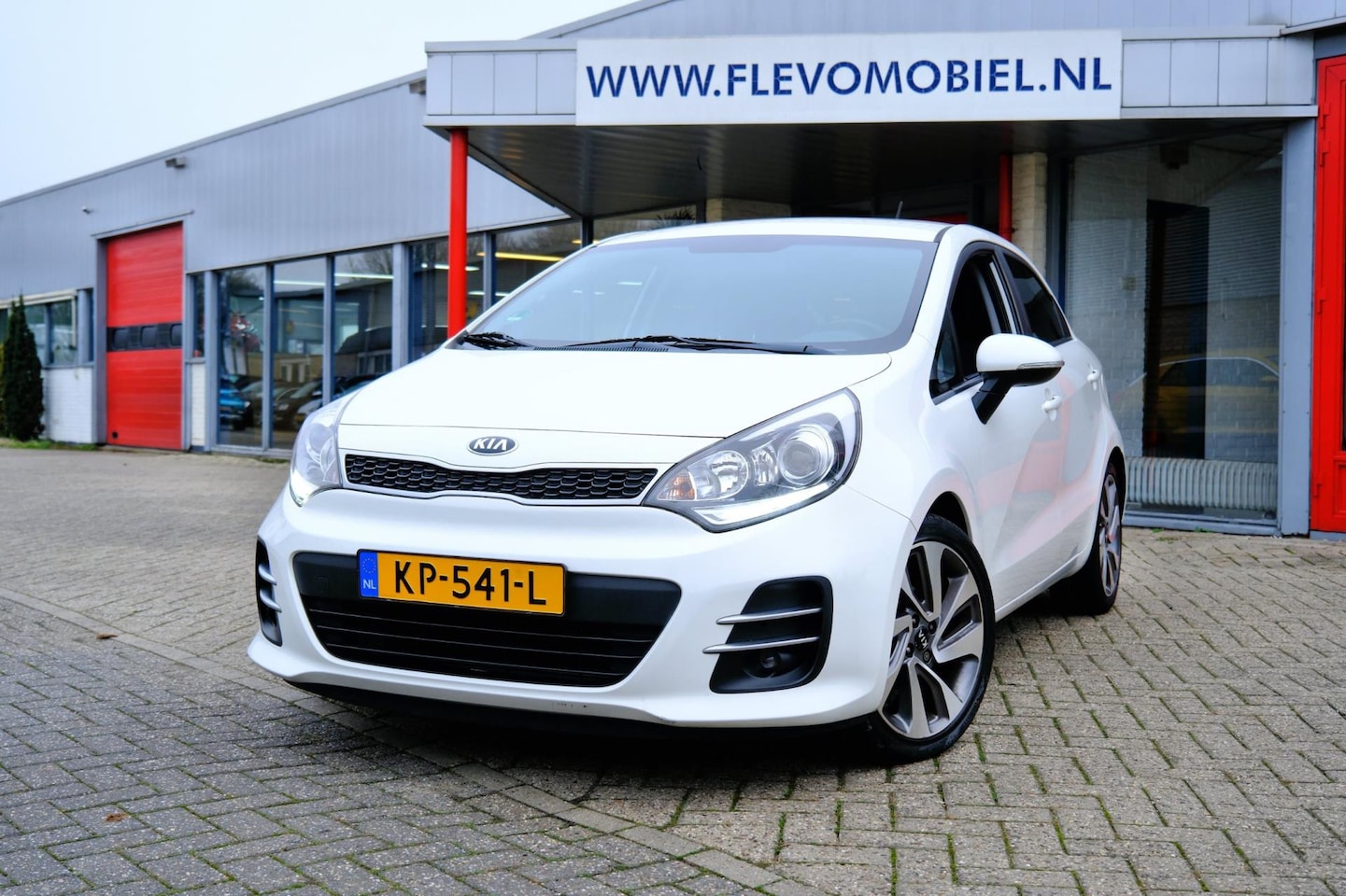 Kia Rio - 1.2 CVVT ExecutiveLine Navi|Clima|Cam|Stoelverw|LMV - AutoWereld.nl