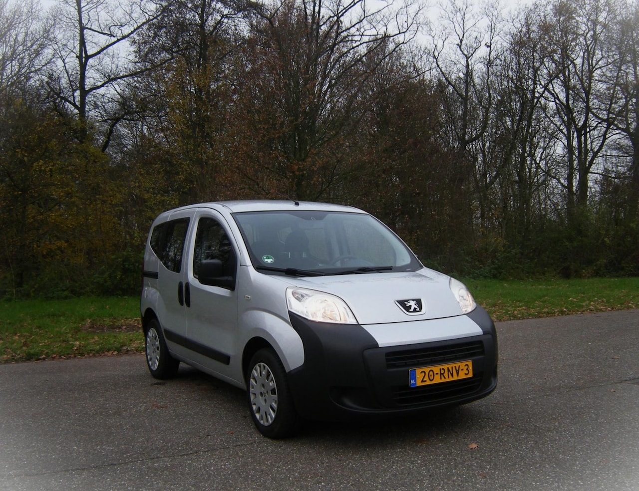 Peugeot Bipper Tepee - 1.4i . personen vervoer . Airco . Schuifdeuren . Elec ramen en spiegels . enz - AutoWereld.nl