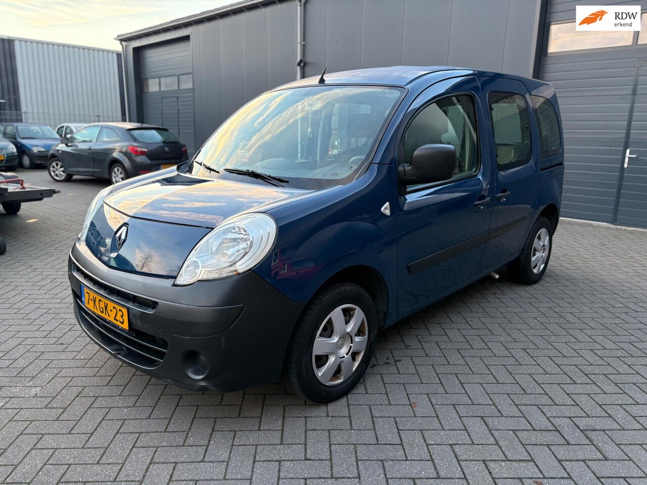Renault Kangoo Family - 1.6-16V Authentique rolstoelauto ! 3 persoons + Rolstoel - AutoWereld.nl