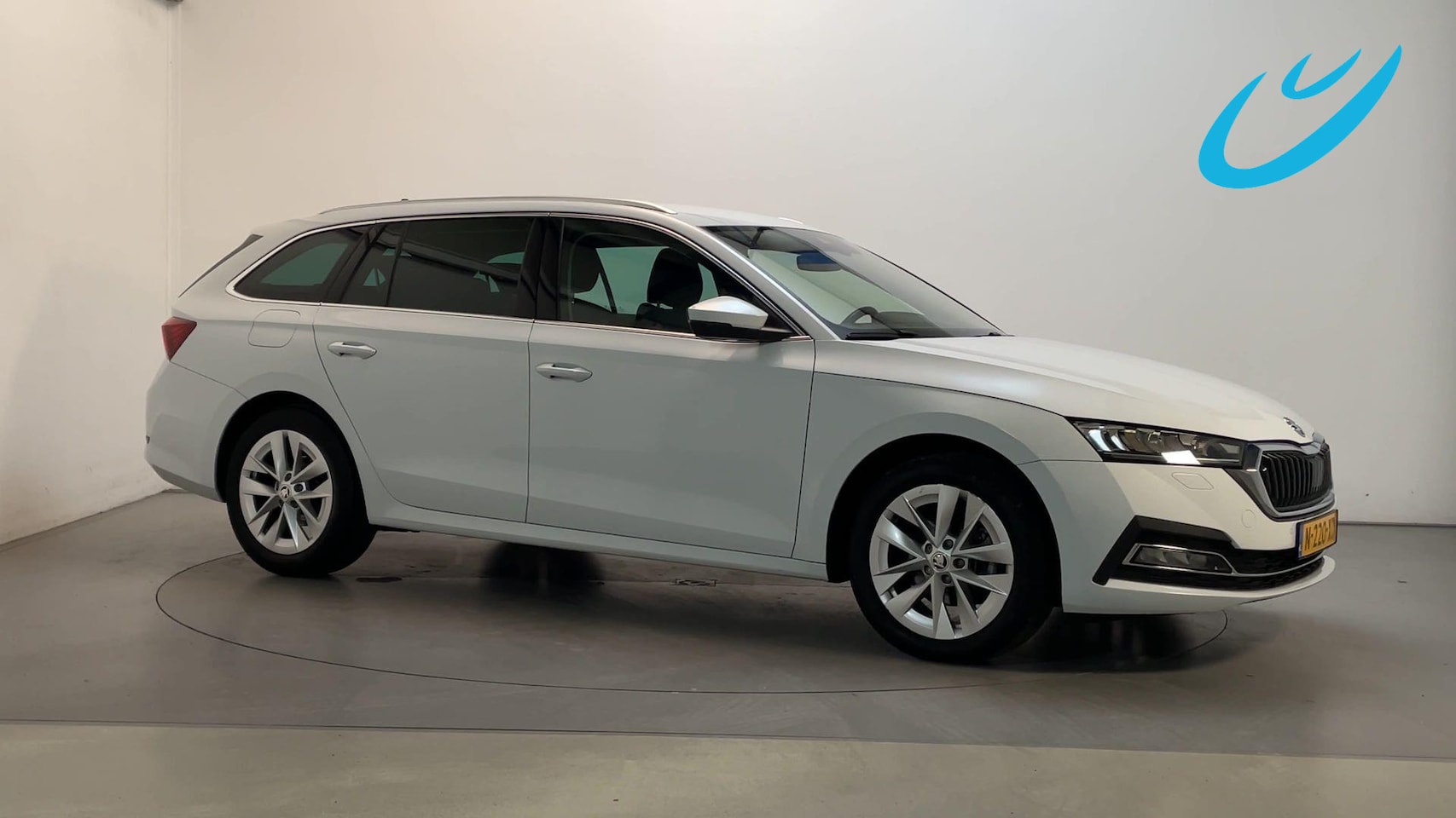 Skoda Octavia Combi - 1.0 e-TSI DSG Business Edition Plus Camera Navigatie Adaptive Cruise DAB+ - AutoWereld.nl