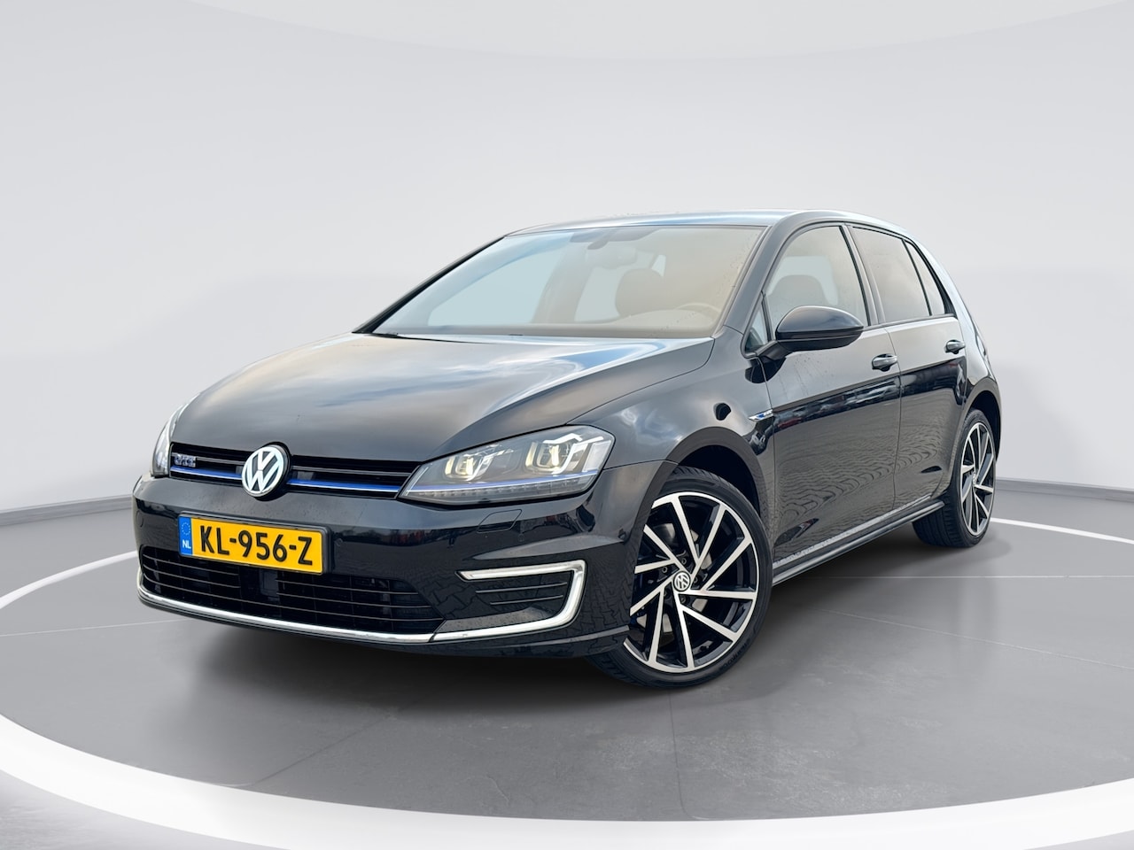 Volkswagen Golf - 1.4 TSI GTE |GTI|STOELVERW.|SENSOREN|VOLL. ONDERH.| - AutoWereld.nl