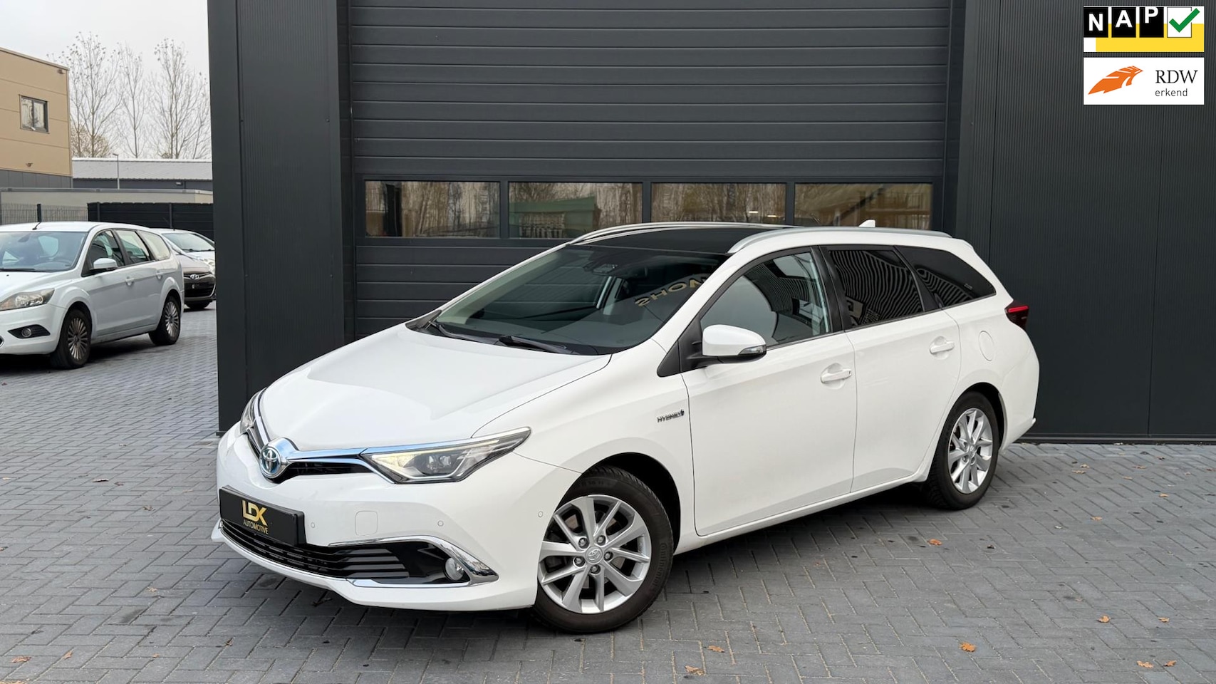Toyota Auris Touring Sports - 1.8 Hybrid Lease pro Pano|Camera - AutoWereld.nl