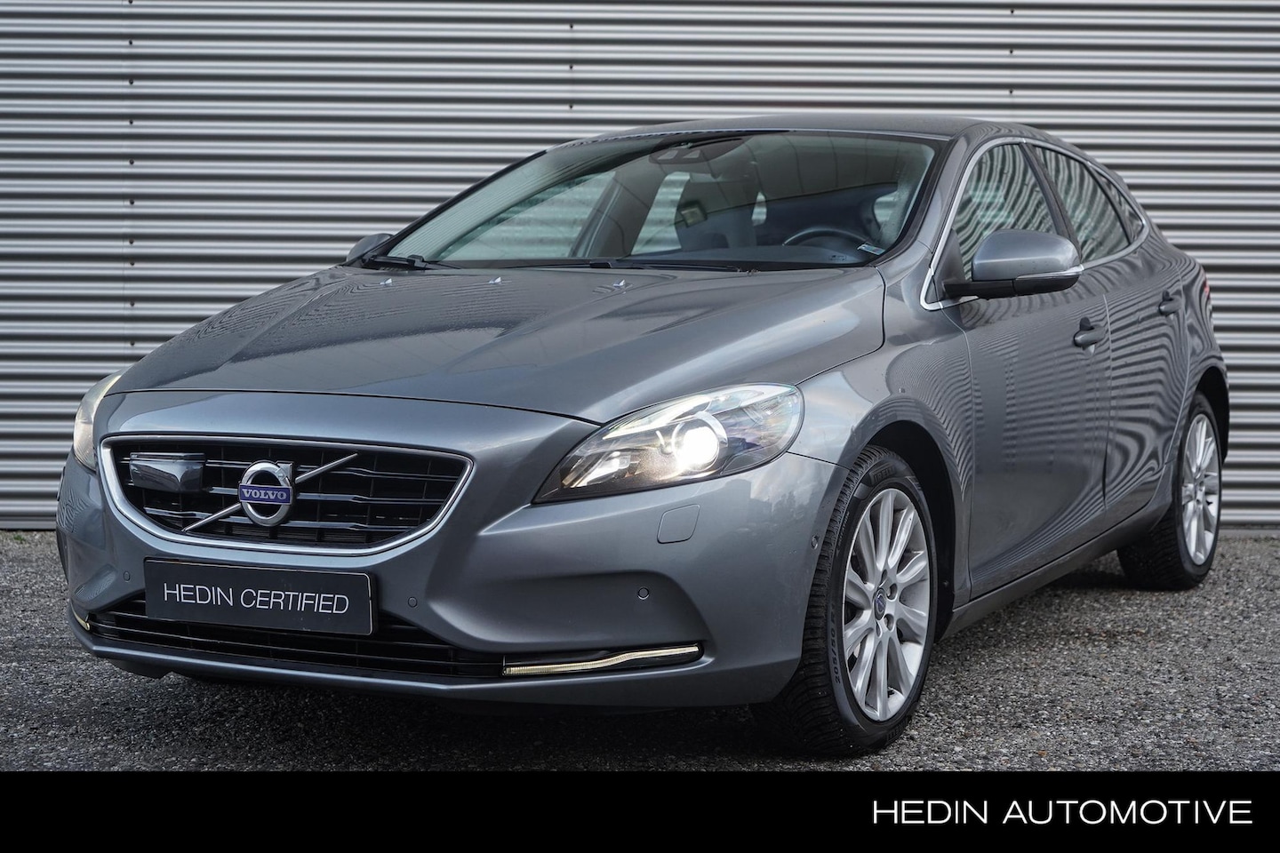 Volvo V40 - T5 Summum | Apaptive Cruise | BLIS | Xenon | DAB | Standkachel | Parkeercamera | 17 inch | - AutoWereld.nl