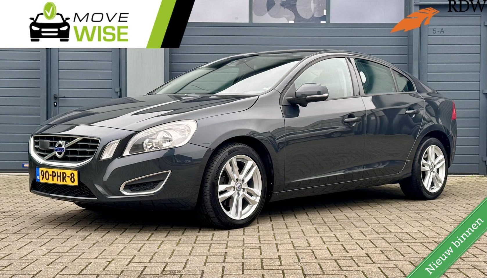 Volvo S60 - D3 5 Cilinder 163pk Momentum | AUTOMAAT | Trekhaak | Adpt. Cruise | 1e Eigenaar | Dealeron - AutoWereld.nl