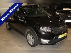 Dacia Sandero Stepway - 0.9-90pk TCe Lauréate. Uitgebreide fotoreportage volgt na poetsen. Erg nette, goed onderho