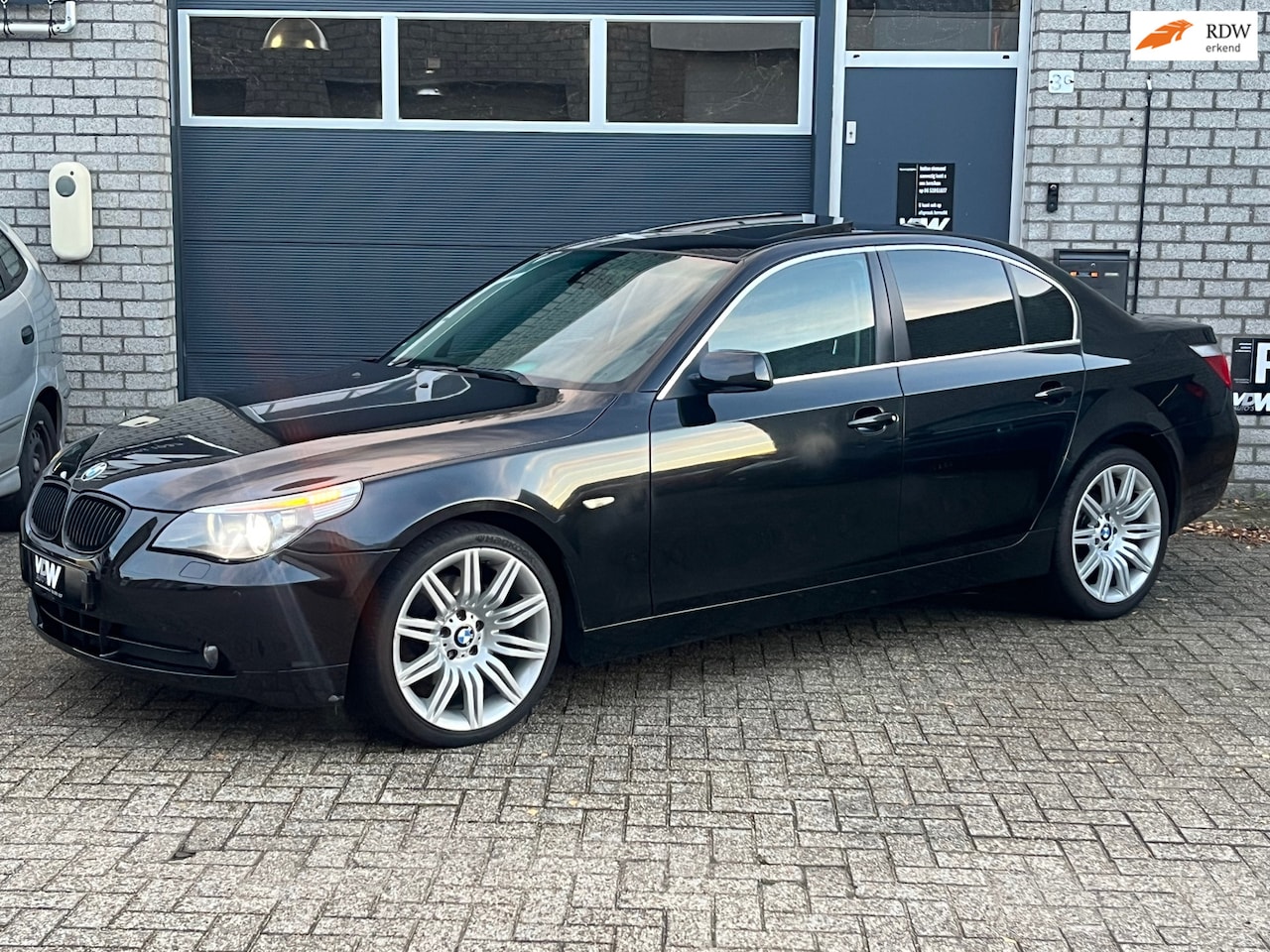 BMW 5-serie - 520i High Executive automaat trekhaak APK - AutoWereld.nl