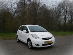 Toyota Yaris - 1.3 VVTi Aspiration . AUTOMAAT . Lmv . Airco . Flippers op het stuur . enz