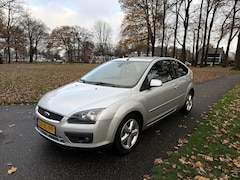 Ford Focus - 1.6-16V Futura Navi-Cruise-Nap -- NIEUWE APK