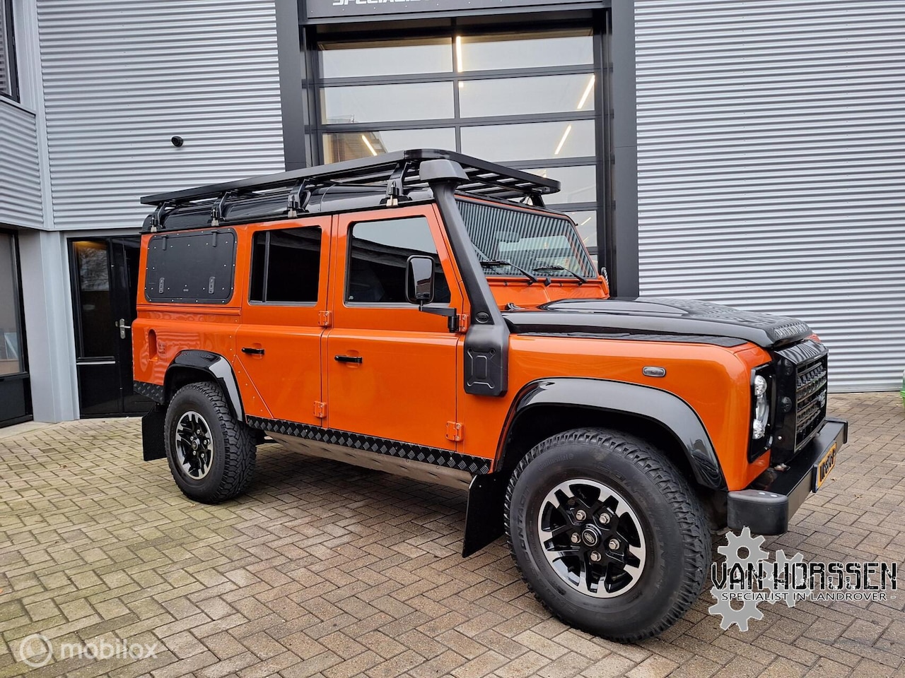 Land Rover Defender 110 - 2.2 D SW 110" Adventure Limited Edition - AutoWereld.nl