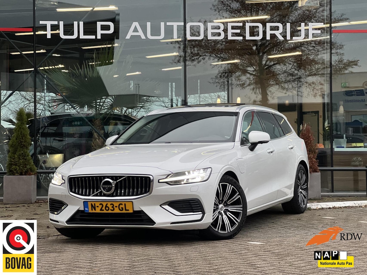 Volvo V60 - 2.0 T6 Recharge AWD Inscription AUT Pano LED Leder NAP - AutoWereld.nl