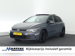 Volkswagen Golf - 1.5 TSI 130pk Style Carplay Stoelverwarming Panoramadak Trekhaak