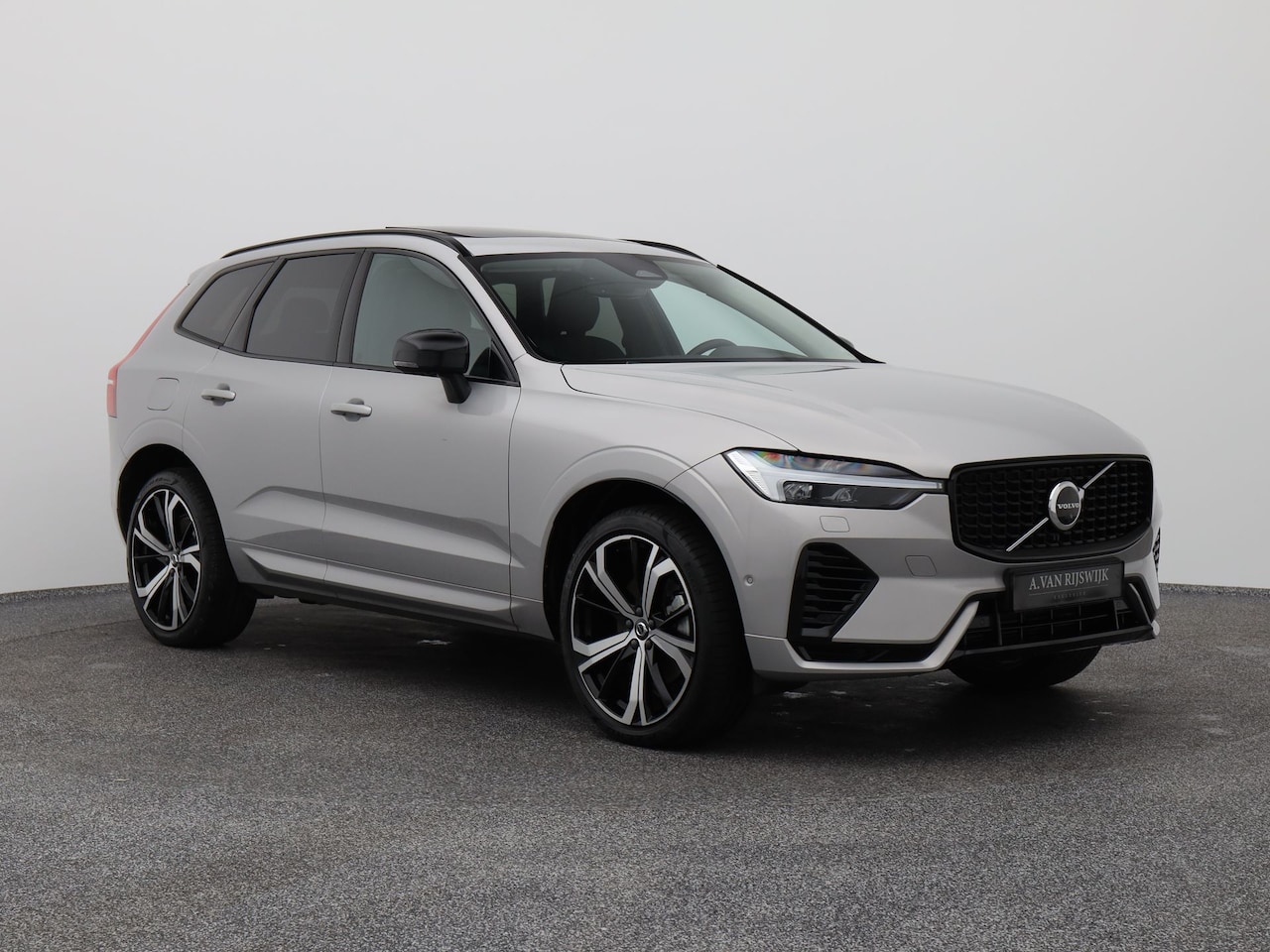 Volvo XC60 - 2.0 T6 Plug-in hybrid AWD Ultimate Dark Long Range | PANO | 360° | HUD | H&K | ADAPTIVE | - AutoWereld.nl