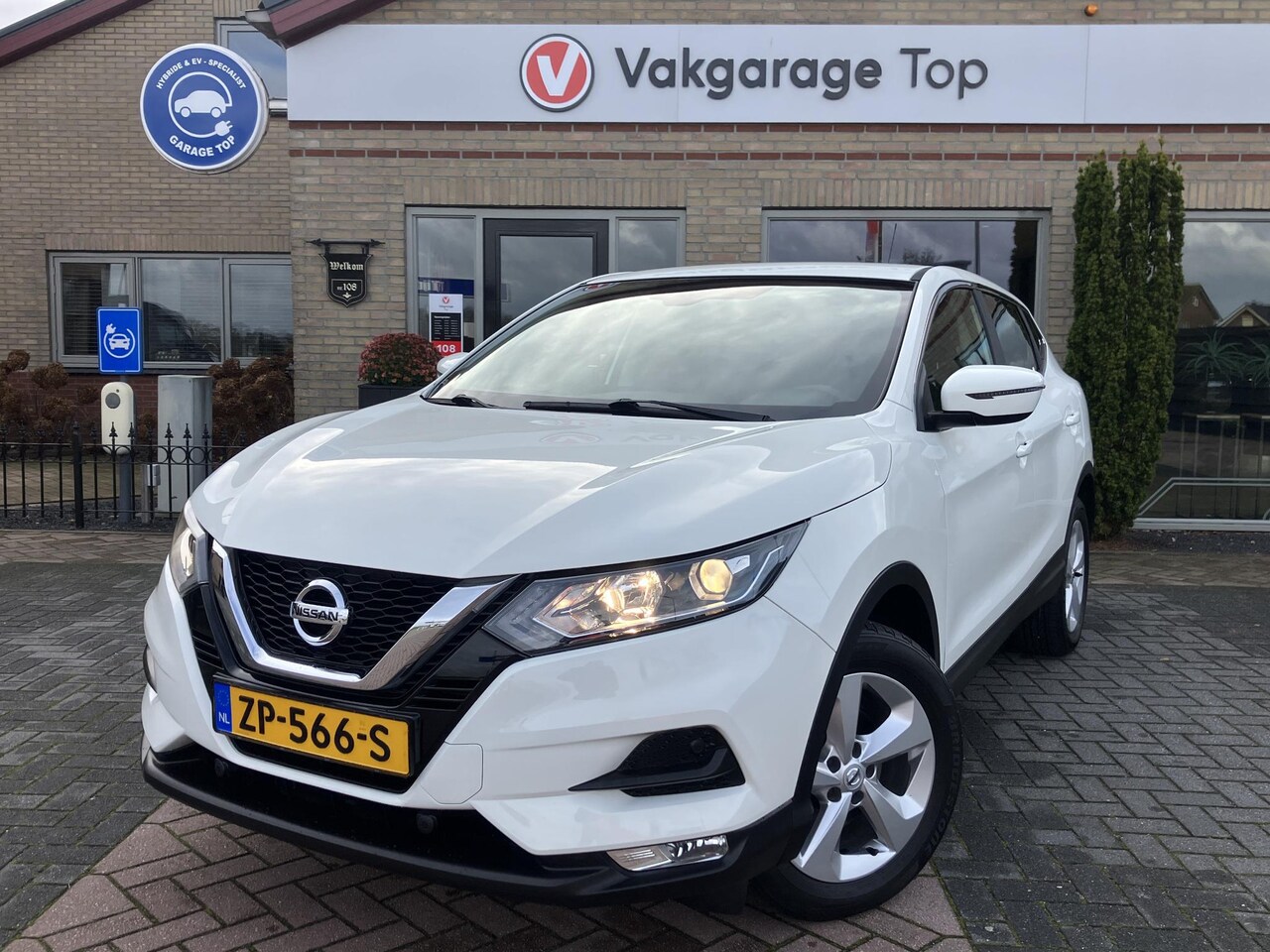 Nissan Qashqai - 1.3 DIG-T Acenta | Trekhaak | Camera | NAP - AutoWereld.nl