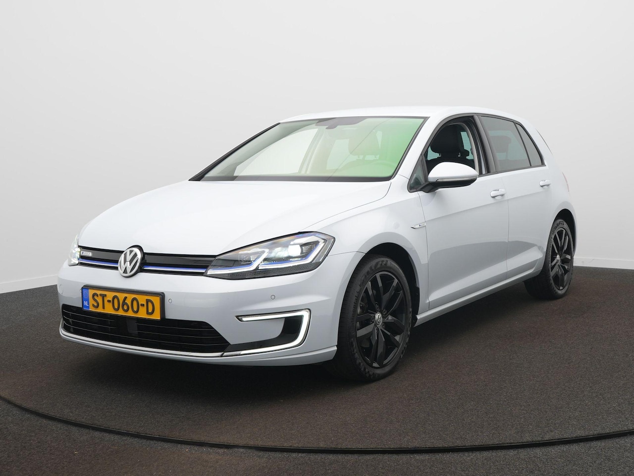 Volkswagen e-Golf - e-Golf Virtual cockpit / Clima / Navi / Adaptive cruise - AutoWereld.nl