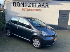 Toyota Aygo - 1.0-12V Cool km stand: 180.692