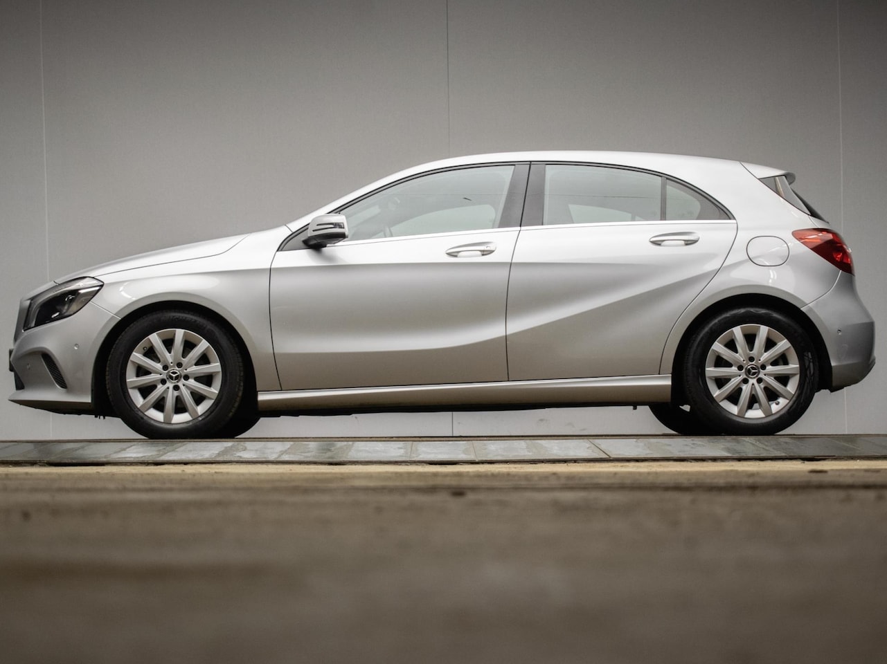 Mercedes-Benz A-klasse - 180 Business Solution Sport FACELIFT (NAVI,LED,XENON,CAMERA,STOELVERWARMING,SPORTSTOELEN,G - AutoWereld.nl