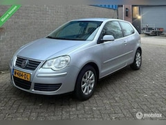Volkswagen Polo - 1.4-16V Sportline AIRCO|3DRS|LM VELGEN|STOELVERWARMING|NETTE AUTO