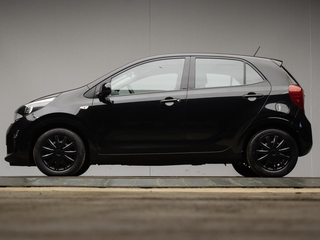 Kia Picanto - 1.0 CVVT EconomyPlusLine NIEUW MODEL (LED,AIRCO,BLACK EDITION,SPORTSTOELEN,NIEUWE APK,NETT - AutoWereld.nl