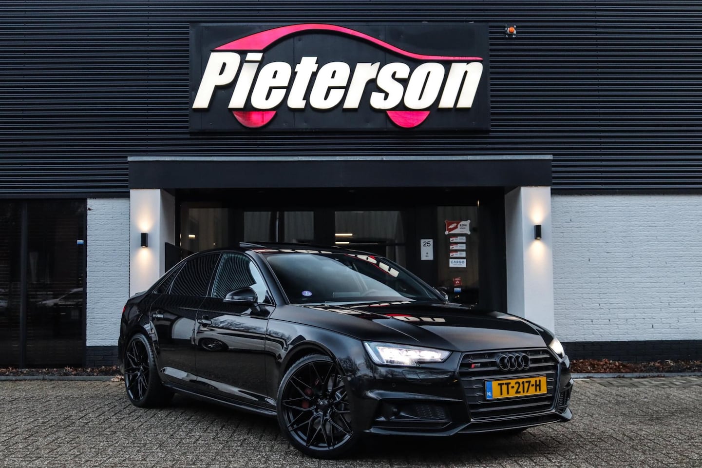 Audi S4 - Limousine 3.0 TFSI Quattro RS STOELEN PANO CARBON - AutoWereld.nl