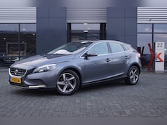 Volvo V40 - 1.6 D2 Momentum / Navigatiesysteem / Camera / Xenon / PDC / Trekhaak / Nette Auto