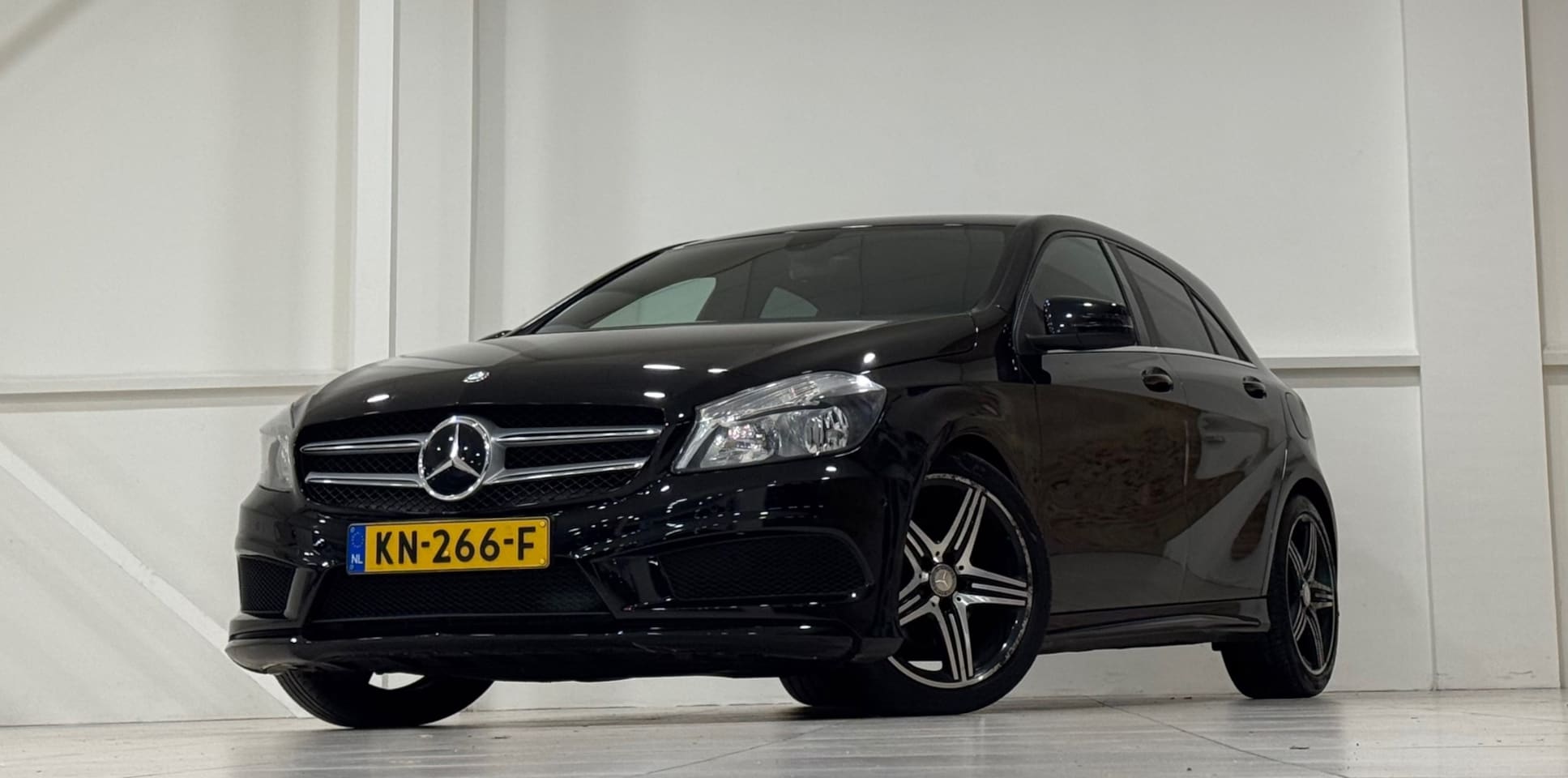 Mercedes-Benz A-klasse - 180 Prestige Leer Xenon 18" LM Navigatie Camera Mooi! - AutoWereld.nl
