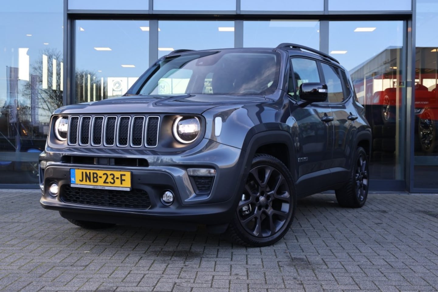Jeep Renegade - 1.5T E-HYBRID S / Leder / 19 Inch / Apple Carplay - AutoWereld.nl