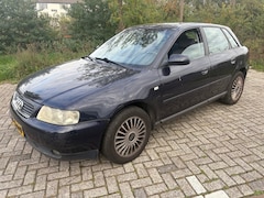 Audi A3 - 1.6 AMBIENTE loop of sloop